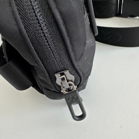 CALIA by Carrie Underwood Black Nylon Adjustable Sling Fanny Pack Waist Bag - Picture 3 of 12